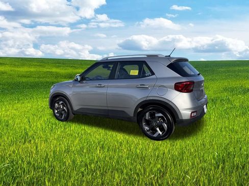 Certified 2026 Hyundai Venue SEL image 8