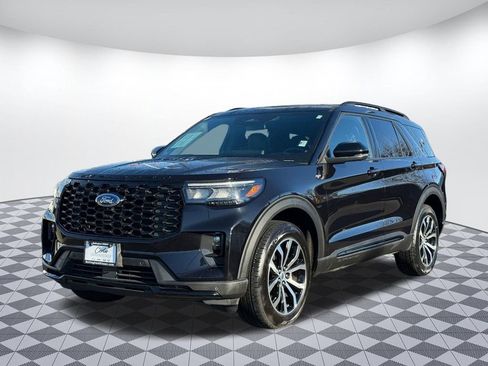 Used 2025 Ford Explorer ST-Line image 3