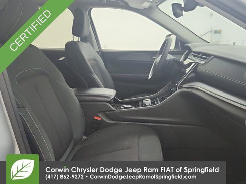 Used 2023 Jeep Grand Cherokee Laredo AWD/4WD image 30