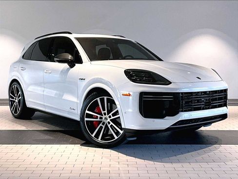 Used 2025 Porsche Cayenne Turbo image 12