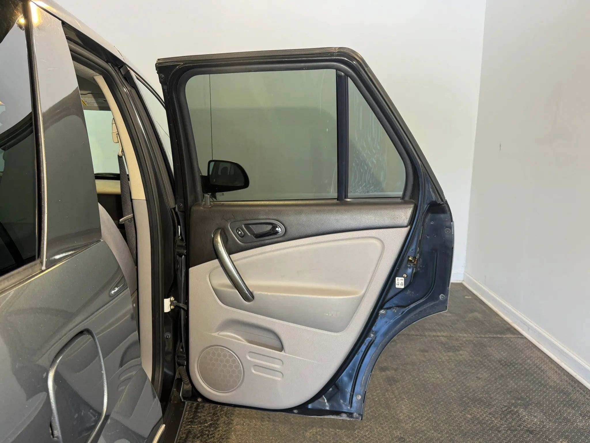 Used 2006 Saturn Vue 2WD w/ Comfort Pkg image 23