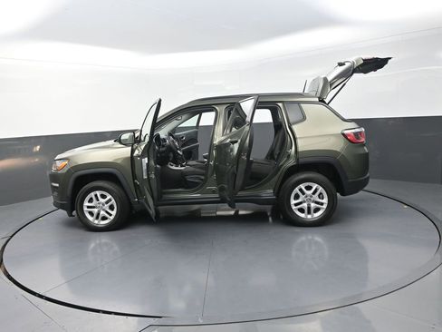 Used 2018 Jeep Compass Sport AWD/4WD image 32