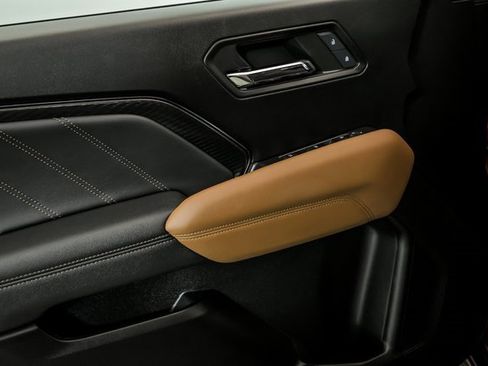 Used 2024 GMC Canyon AT4 image 8