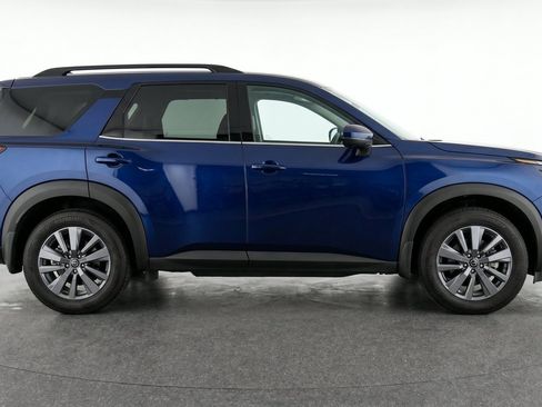 Used 2025 Nissan Pathfinder SV FWD image 11