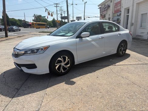 Used 2017 Honda Accord LX image 3