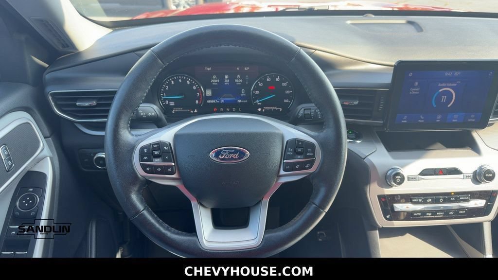 Used 2021 Ford Explorer XLT w/ Equipment Group 202A RWD image 16