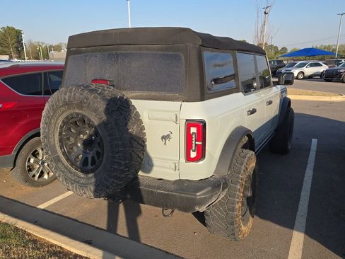 Used 2022 Ford Bronco Badlands image 3