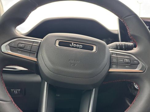 Used 2025 Jeep Compass Trailhawk AWD/4WD image 27