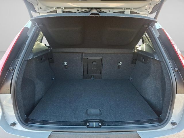 Certified 2025 Volvo XC40 B5 Core AWD/4WD image 18