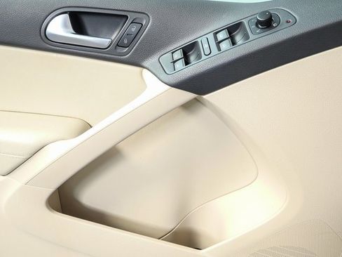 Used 2014 Volkswagen Tiguan SE image 6