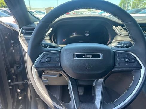 Used 2024 Jeep Grand Cherokee L Limited w/ Black Appearance Package AWD/4WD image 31
