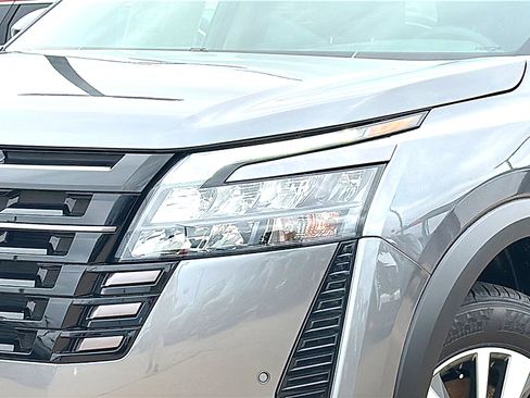 New 2026 Nissan Pathfinder SL FWD image 4