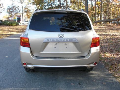 Used 2010 Toyota Highlander SE FWD image 5