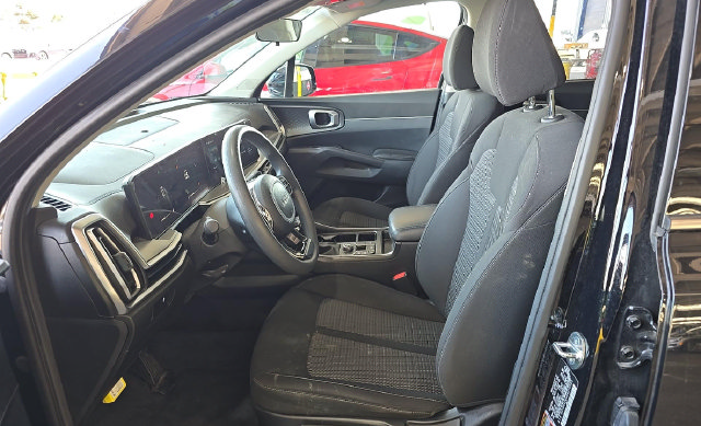 Used 2024 Kia Sorento LX FWD image 5