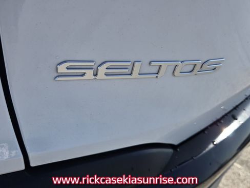 Used 2024 Kia Seltos EX FWD image 7