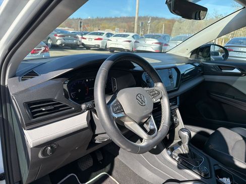 Used 2023 Volkswagen Taos SEL AWD/4WD image 17