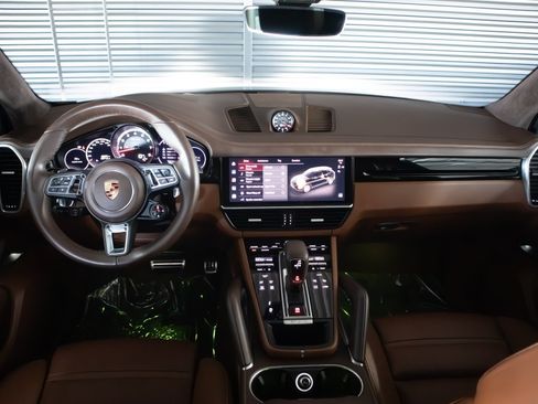Certified 2023 Porsche Cayenne Turbo AWD/4WD image 14