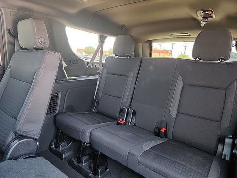Used 2023 GMC Yukon XL SLE RWD image 5