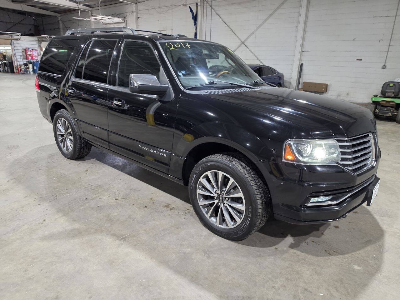 Used 2017 Lincoln Navigator Select AWD/4WD image 17