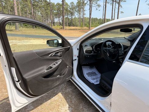 Used 2024 Chevrolet Malibu LT w/ Sport Edition image 9