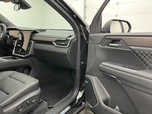 Used 2025 GMC Acadia Denali w/ LPO, All-Weather Package AWD/4WD image 35