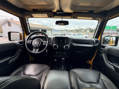 Used 2015 Jeep Wrangler Unlimited Sahara w/ Connectivity Group image 16