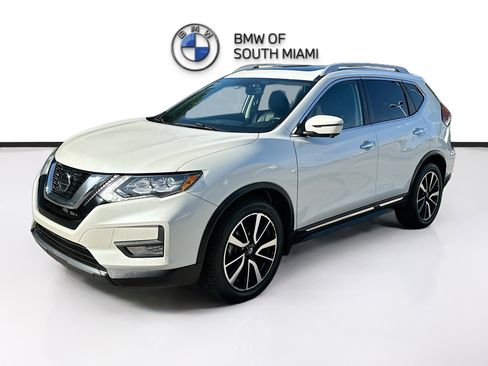 Used 2019 Nissan Rogue SL w/ Premium Package image 2