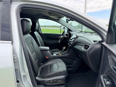 Used 2022 Chevrolet Equinox Premier AWD/4WD image 11