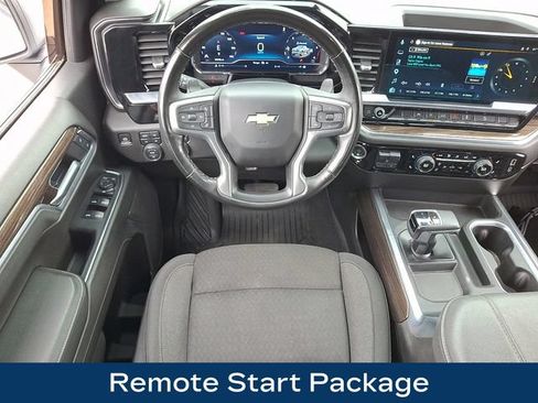 Used 2025 Chevrolet Silverado 1500 LT AWD/4WD image 3