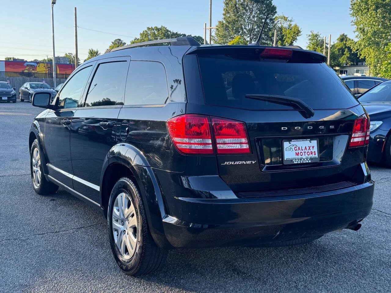 Used 2017 Dodge Journey SE FWD image 4