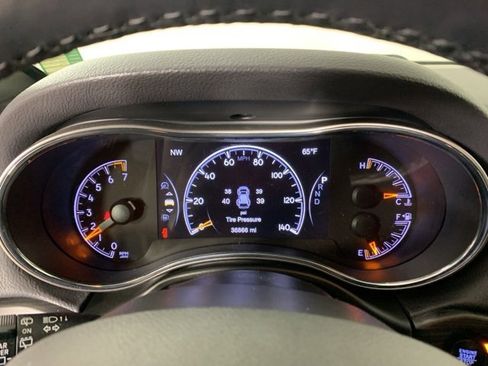 Used 2021 Jeep Grand Cherokee Laredo X image 18