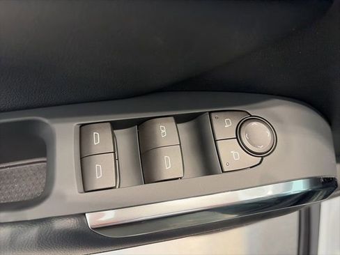 New 2026 Chevrolet Traverse LT w/ Sun and Wheel Package FWD image 9
