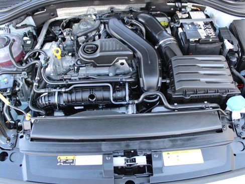 Used 2025 Volkswagen Jetta SE w/ Sunroof Package FWD image 29