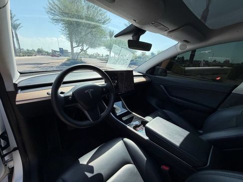Used 2021 Tesla Model Y Long Range AWD/4WD image 8