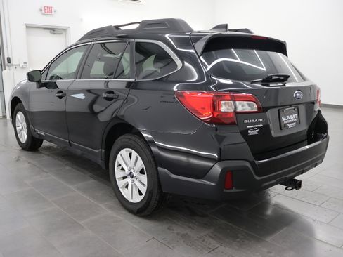 Used 2019 Subaru Outback 2.5i Premium image 6