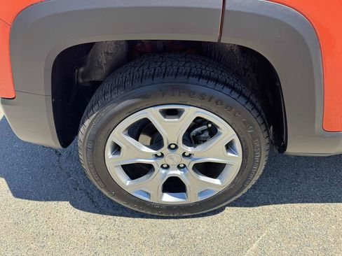 Used 2019 Jeep Renegade Latitude w/ Popular Equipment Group AWD/4WD image 38