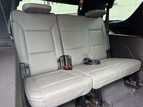 Used 2022 GMC Yukon SLT w/ SLT Premium Package RWD image 11