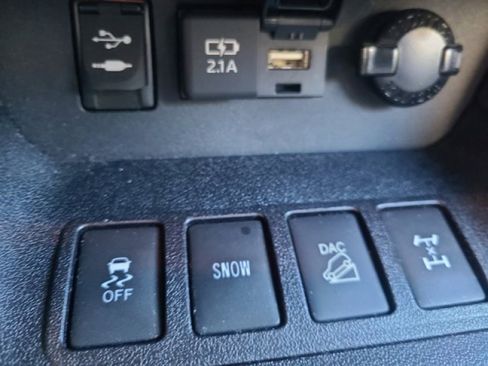 Used 2019 Toyota Highlander XLE image 30