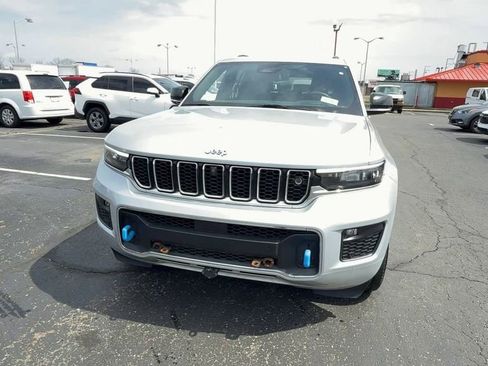 Used 2023 Jeep Grand Cherokee L Limited AWD/4WD image 3