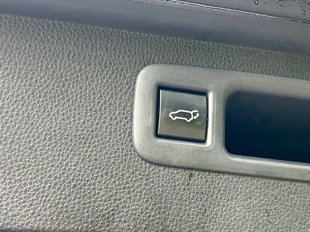 Used 2022 Toyota Highlander XLE AWD/4WD image 39