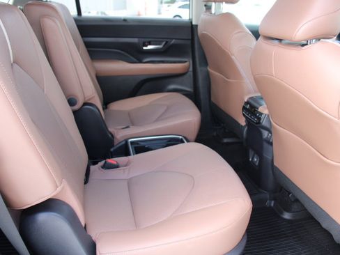 Certified 2025 Toyota Grand Highlander AWD image 22