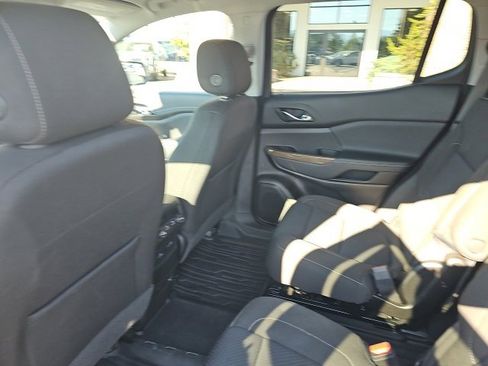 Used 2023 GMC Acadia SLE w/ Driver Convenience Package image 9