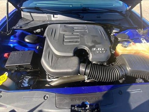 Used 2021 Dodge Charger SXT w/ Blacktop Package image 8
