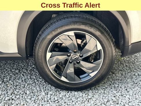 Used 2025 Nissan Rogue SV AWD/4WD image 9