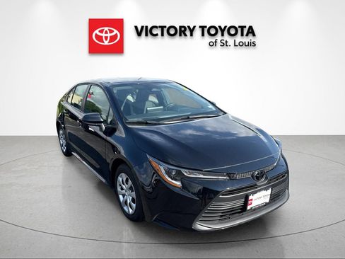 Used 2025 Toyota Corolla LE FWD image 1