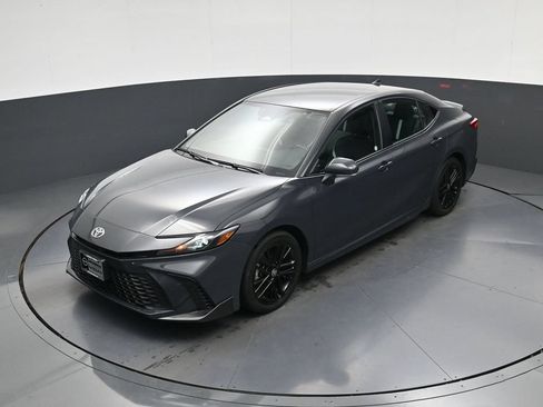Used 2025 Toyota Camry SE FWD image 29