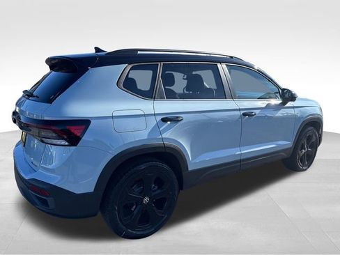 New 2026 Volkswagen Taos SE image 7