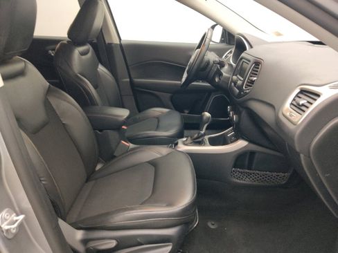Used 2018 Jeep Compass Latitude FWD image 21