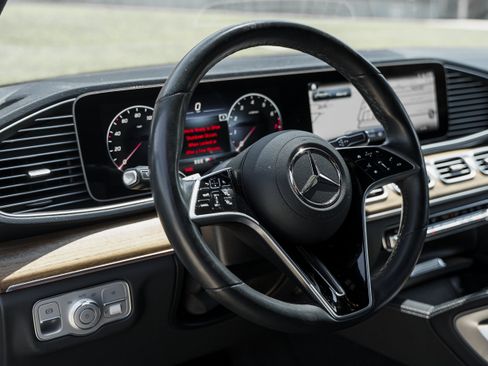 Used 2025 Mercedes-Benz GLE 450 4MATIC image 10
