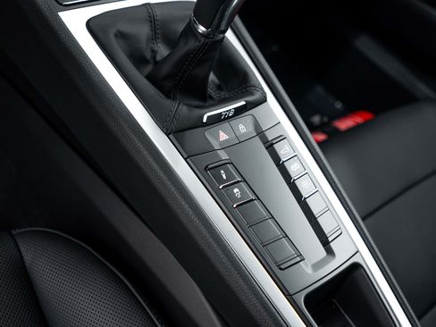 Certified 2025 Porsche 718 Cayman S RWD image 20